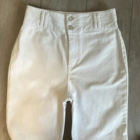 🤍HOST PICK BCBGMAXAZRIA NWOT White High Rise Flared Denim Jeans, Size 29 - Picture 8 of 12